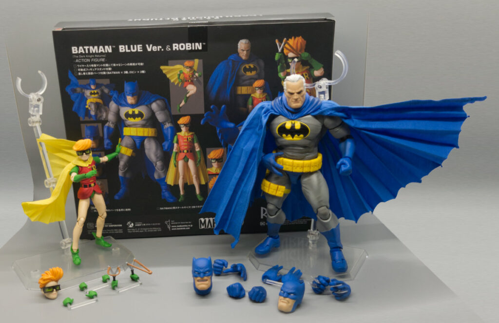 Review: Medicom Mafex #139 Dark Knight Returns Batman (Blue Ver.) and Robin Action Figures