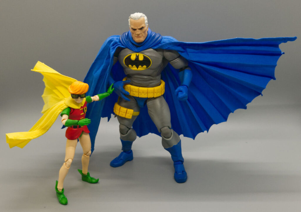 Review: Medicom Mafex #139 Dark Knight Returns Batman (Blue Ver.) and Robin Action Figures