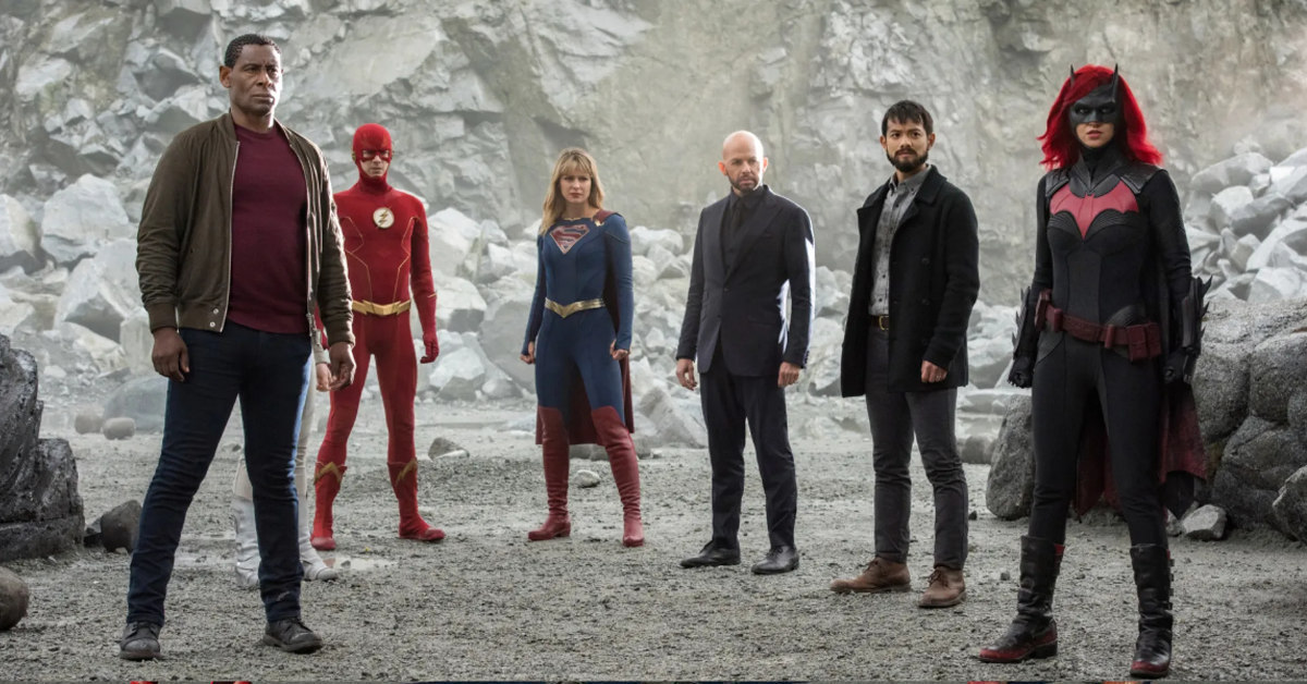 Arrowverse Cast Photo For Flash's Last Season Feels Bittersweet